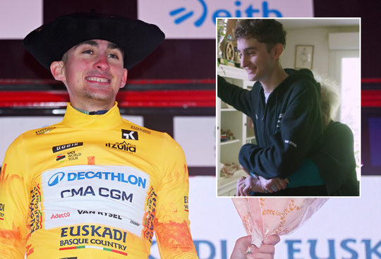 Wielersensatie Paul Seixas (19) verrast dolgelukkige opa en oma met groot nieuws, fans in tranen