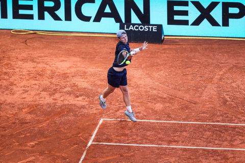 Nederlandse tennisser gaat diep bij start van missie om 'lucky loser'-succes te evenaren