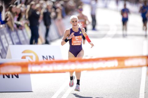 Nederlandse stewardess (27) baart opzien bij marathon aan andere kant van de wereld