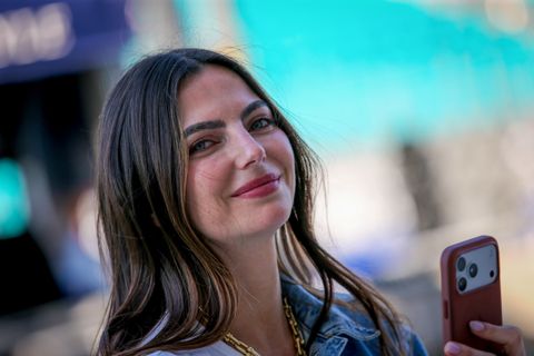 Kritiek op actie met Kelly Piquet (vriendin Max Verstappen) leidt tot onbegrip: ‘Laat die meiden lekker!’