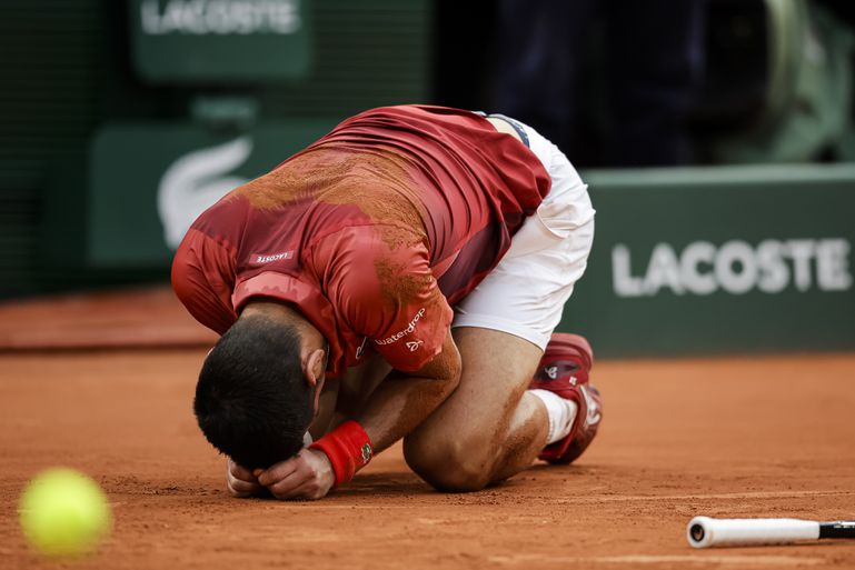 Dubbele dreun voor regerend kampioen Novak Djokovic op Roland Garros na opgave