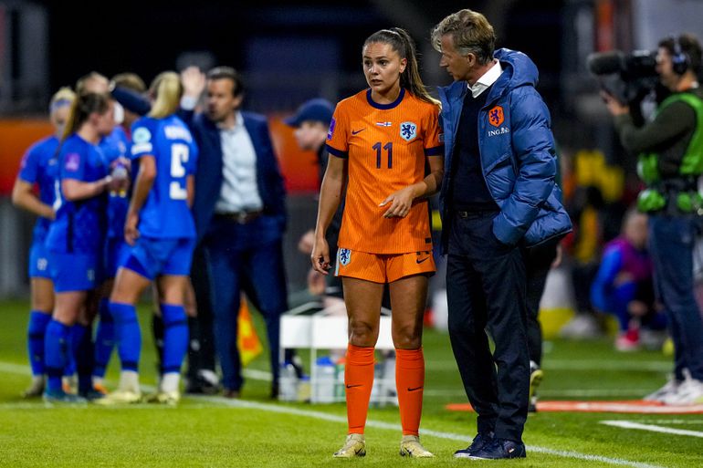 Andries Jonker noemde gelijkspel van Oranje Leeuwinnen tegen Finland 'met dit team het maximaal haalbare'