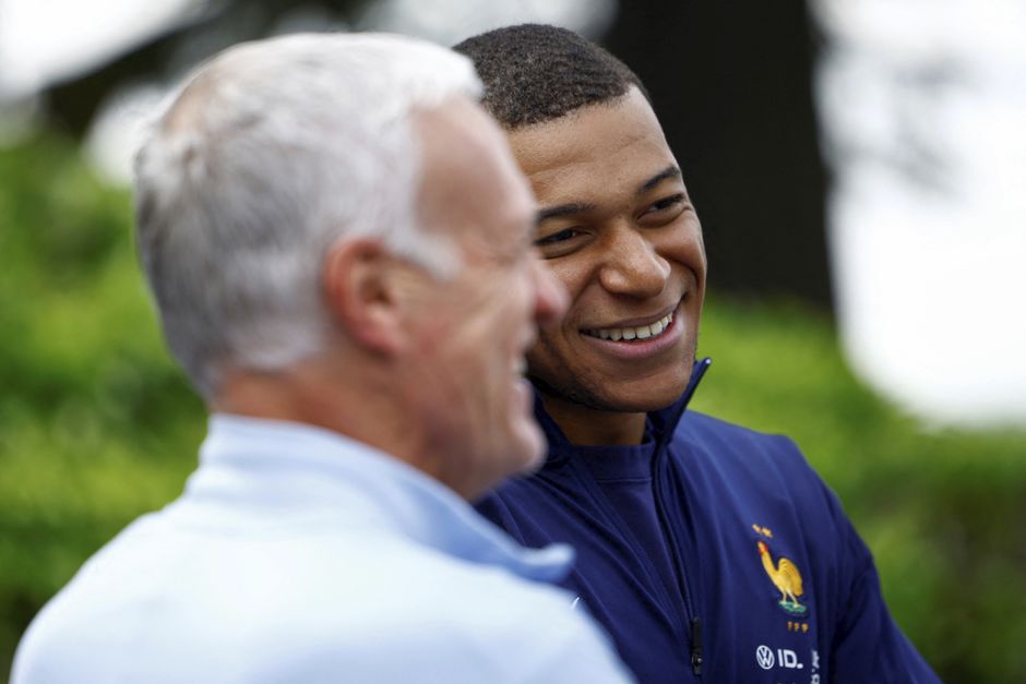 Eerste beelden Kylian Mbappé na bekendmaking transfer Real Madrid: met grote glimlach richting Metz