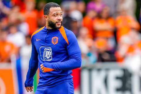 Spitsendiscussie is niet aan de orde bij noodlijdend Oranje: 'Ik denk dat hij gewoon de eerste spits gaat worden'