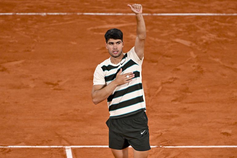Toptennisser Carlos Alcaraz zegt sorry tegen teleurgestelde fans op Roland Garros: 'Ik weet wat jullie willen'