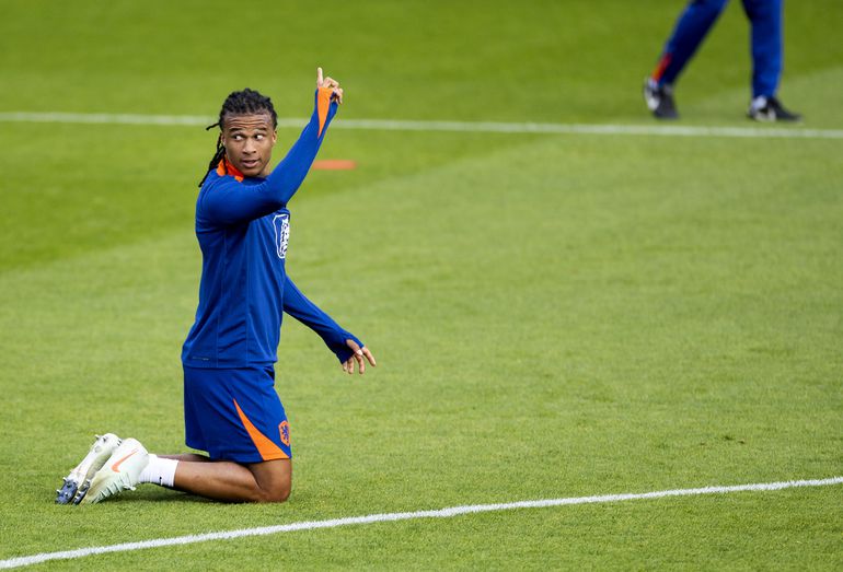 Ongelukkige Nathan Aké bleef na breuk maar doorgaan, met pillen: 'Ik voelde het helemaal breken'