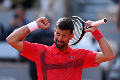 Toptennisser Novak Djokovic verrast fan met persoonlijk gebaar na historische overwinning op Roland Garros