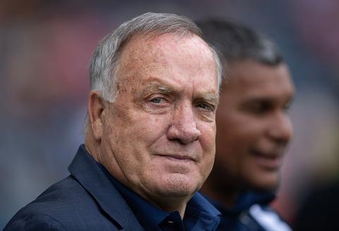 Veelbesproken bondscoach Dick Advocaat spreekt duidelijke taal op Curaçao: 'Tijd dat we een keer winnen'