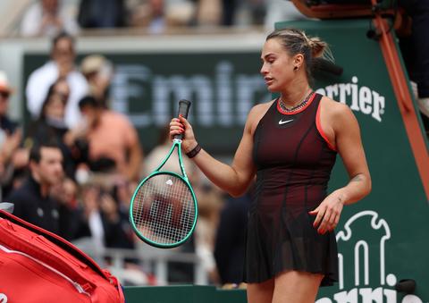 Opvallende theorie over totale implosie Aryna Sabalenka op Roland Garros: 'Misschien is het toeval, maar...'