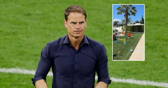 Voetbalicoon Frank de Boer deelt vertederende beelden van kleinzoon: 'Alvast aan het trainen voor WK'