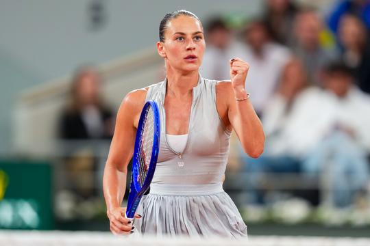 Live Roland Garros | Beladen duel snel beslist in halve finales bij de vrouwen, grote sensatie gaat voor nieuwe stunt