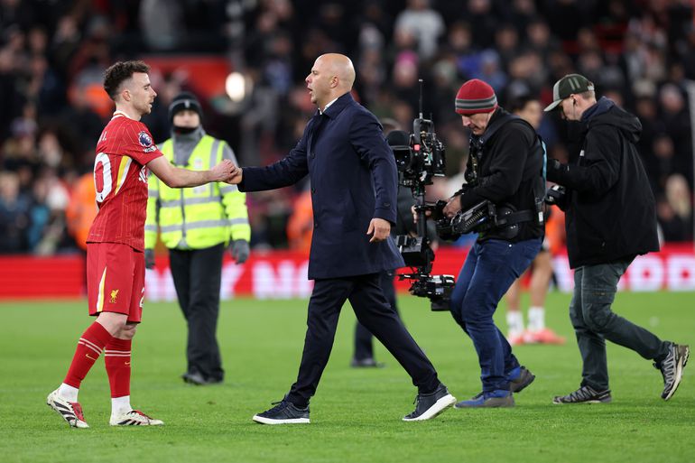 Arne Slot hakt lastige knoop door bij Liverpool na dodelijk ongeluk Diogo Jota (28)
