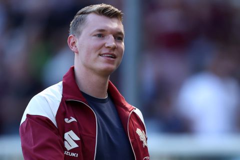 Oud-Ajacied gaat op zijn knieën en is voor even geen pechvogel meer: 'Ze zei ja!'