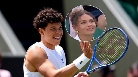 Beroemde vriendin van toptennisser op Wimbledon krijgt excuses van Engelse omroep