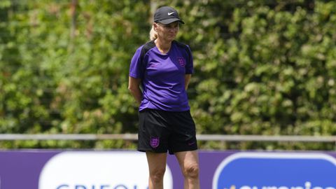 'Britse' Sarina Wiegman ontvangt prachtige woorden: 'Ze is het beste wat het Engelse voetbal is overkomen'