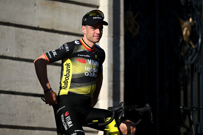 Pijnlijk moment voor topwielrenner Wout van Aert nog vóór start eerste etappe Tour de France