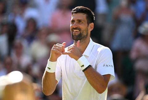 Tennislegende Novak Djokovic krijgt bijzondere uitnodiging na speciaal moment op Wimbledon