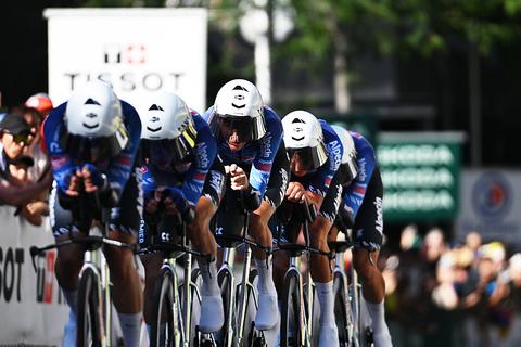 Live Tour | Mathieu van der Poel pakt virtueel het geel in de vernieuwde ploegentijdrit, ook topfavoriet Ineos onderweg