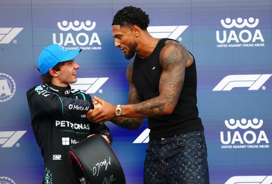 Bijzonder beeld in Formule 1: voormalig keeper van Sparta (26) duikt op aan zijde Kimi Antonelli