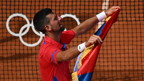 Novak Djokovic barst in tranen uit na uitkomen olympische droom: bekijk hier de mooiste beelden