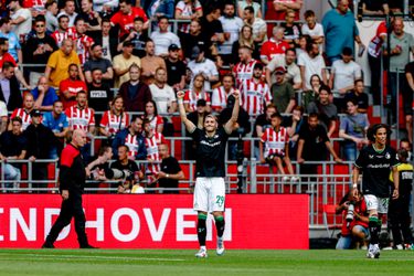 Santiago Giménez voelt zich weer lekker na twee doelpunten tegen PSV: 'Wat een manier om het seizoen te starten'