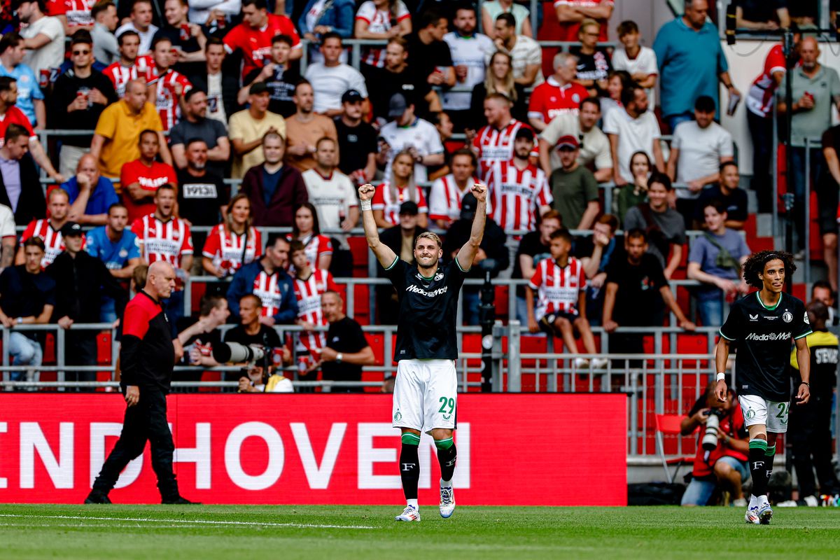 Santiago Giménez voelt zich weer lekker na twee doelpunten tegen PSV: 'Wat een manier om het seizoen te starten'