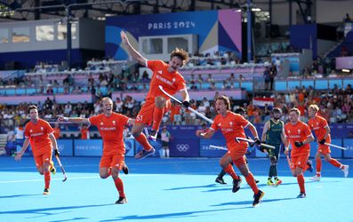 Oranje-hockeyers onder toeziend oog van Louis van Gaal naar halve finale Olympische Spelen, blessures laten Nederland schrikken