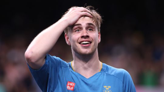 Opvallende Zweedse tafeltennisser Truls Moregardh slaat héél bijzonder punt in olympische finale