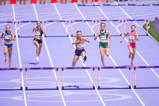 Superster Femke Bol maakt in Parijs 'gave dingen' mee na episch goud: 'Het leek wel alsof ik dronken was'