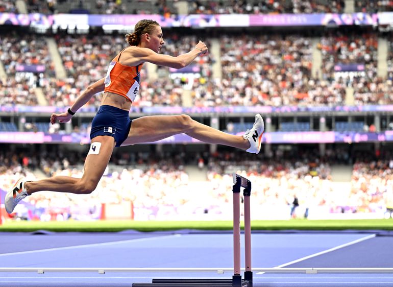 Femke Bol de beste in Parijs, rivale Sydney McLaughlin als derde door: dit zijn de snelste tijden op de 400 meter horden