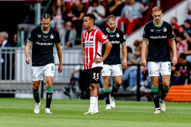 Verdediging PSV én Feyenoord om te janken na 4-4: 'Dat kan en mag op dit niveau niet'