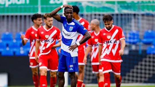 PEC Zwolle op rand van ‘afgrond’ richting nieuw Eredivisieseizoen: degradatiespook hangt boven hoofdstad van Overijssel