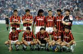 AC Milan met Baresi als tweede van rechts op de onderste rij met aanvoerdersband.

© GettyImages