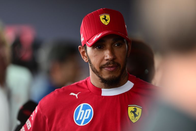 Ferrari springt in de bres voor 'gefrustreerde' Lewis Hamilton na pikante uitspraken