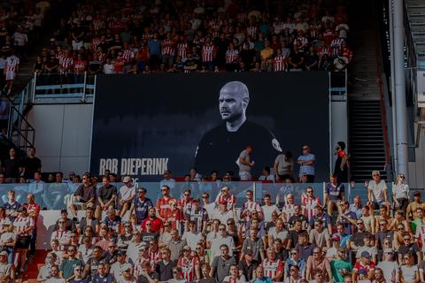 Scheidsrechter Bas Nijhuis spreekt zich uit na verstoorde minuut stilte voor overleden collega Rob Dieperink