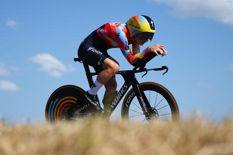Controle van borsten zorgt voor commotie in Tour de France Femmes: 'Dit zou ik intimiderend vinden'