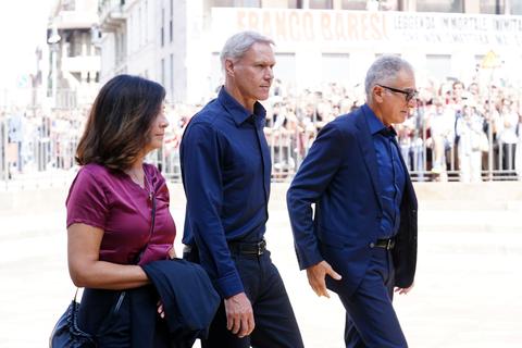 Marco van Basten duikt op bij indrukwekkend afscheid van Italiaans voetbalicoon (66)