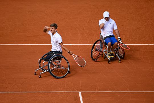 Wéér goud op Paralympische Spelen: rolstoeltennissers Niels Vink en Sam Schröder maken gehakt van concurrentie