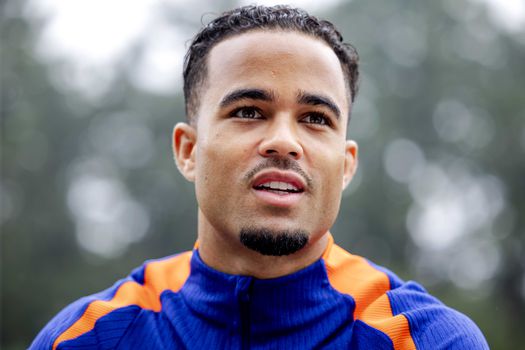 Hoe Justin Kluivert is gevormd door jaren afwezigheid bij Oranje: 'Dát is het belangrijkste'