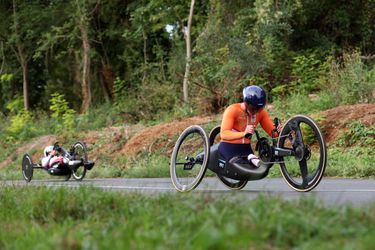 Handbikester Chantal Haenen grijpt na thriller net naast goud op Paralympische Spelen