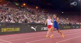 Armand Duplantis won een uniek duel op de 100 meter © World Athletics