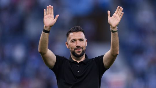 Nederlandse artiest bestormt internationale hitlijst met lied over voormalig Ajax-trainer Francesco Farioli