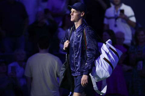 Toptennisser Jannik Sinner even in paniek na bizar incident op US Open: 'Ik keek meteen of hij iets meenam'