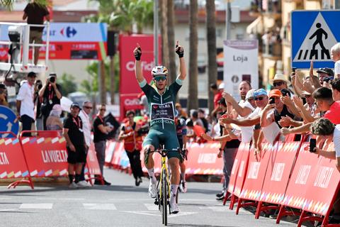 Topwielrenner Wout van Aert maakt favorietenrol waar in dertiende etappe Vuelta