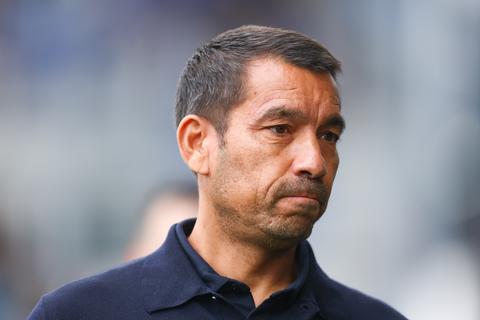 Trainer Giovanni van Bronckhorst verbaasd om situatie bij Feyenoord: 'Als dit de beste manier is...'