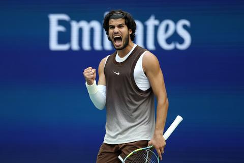Toptennisser Carlos Alcaraz doet opvallende aanpassing aan uiterlijk in derde ronde US Open: 'Probleem opgelost'