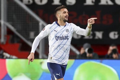 Dusan Tadic haalt zijn gram bij fluitende FC Twente-fans: 'Dat moeten ze niet vergeten'