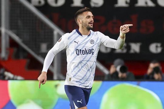 Dusan Tadic haalt zijn gram bij fluitende FC Twente-fans: 'Dat moeten ze niet vergeten'