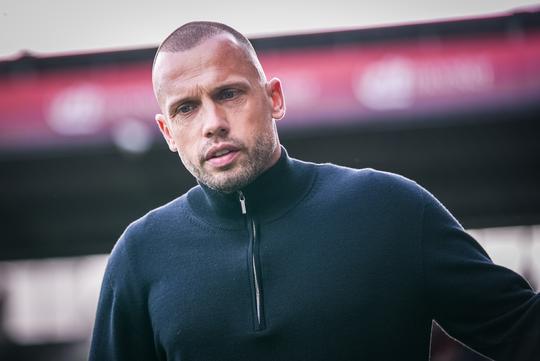 Opvallend trainersduo geopperd als opvolger van John Heitinga bij Ajax: 'Dat kan ik niet ontkennen'