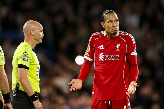 Teleurgestelde Virgil van Dijk reageert vol zelfspot op harde klap Liverpool: 'Typerend, omdat wij dat ook vaak deden'